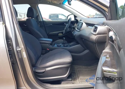 2016 Kia Sorento 3.3L Lx z USA, uszkodzony, nr VIN 5XYPGDA55GG017621